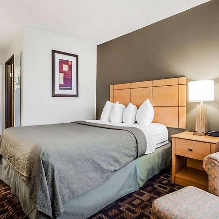 Quality Inn & Suites Des Moines Airport Екстериор снимка