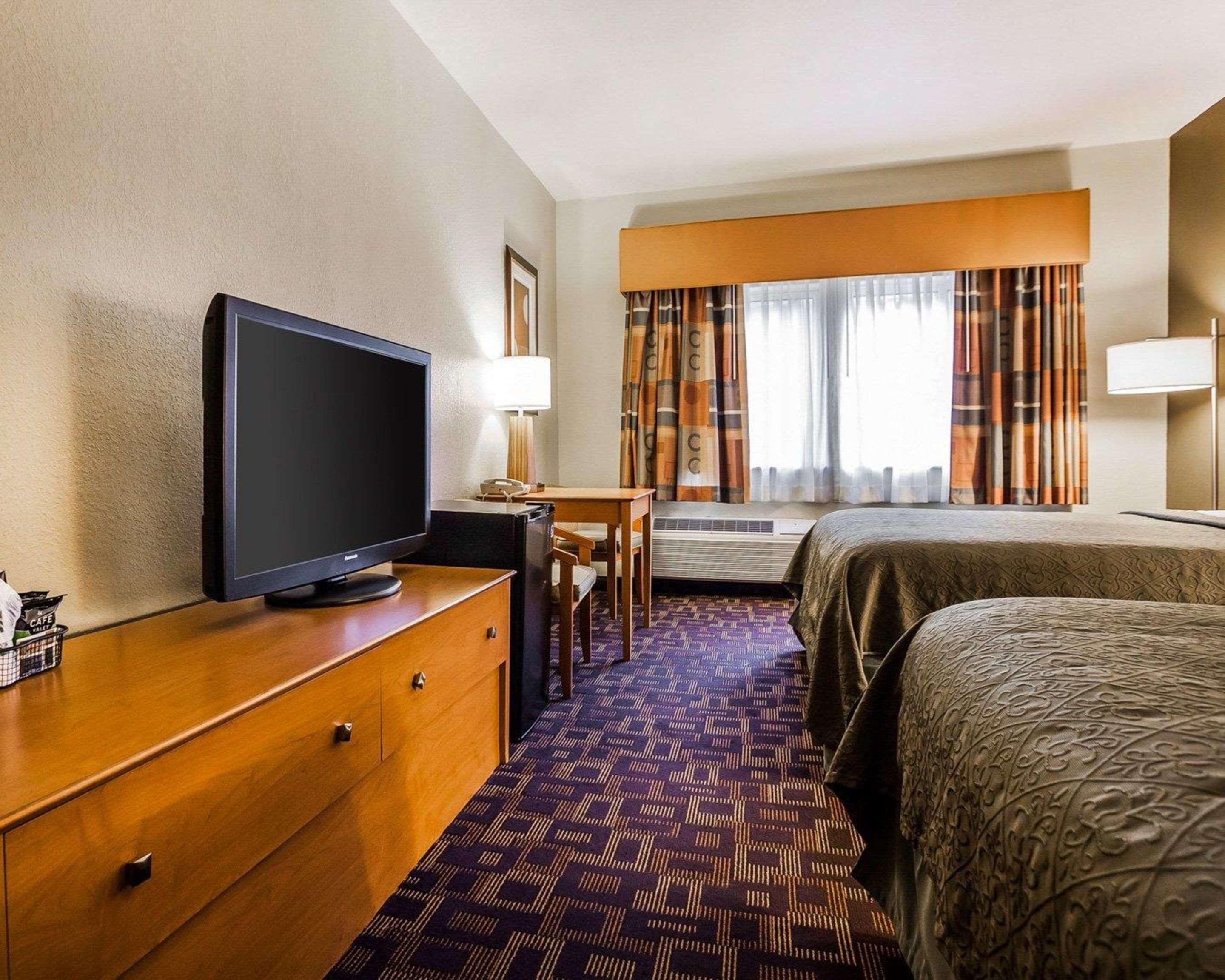 Quality Inn & Suites Des Moines Airport Екстериор снимка