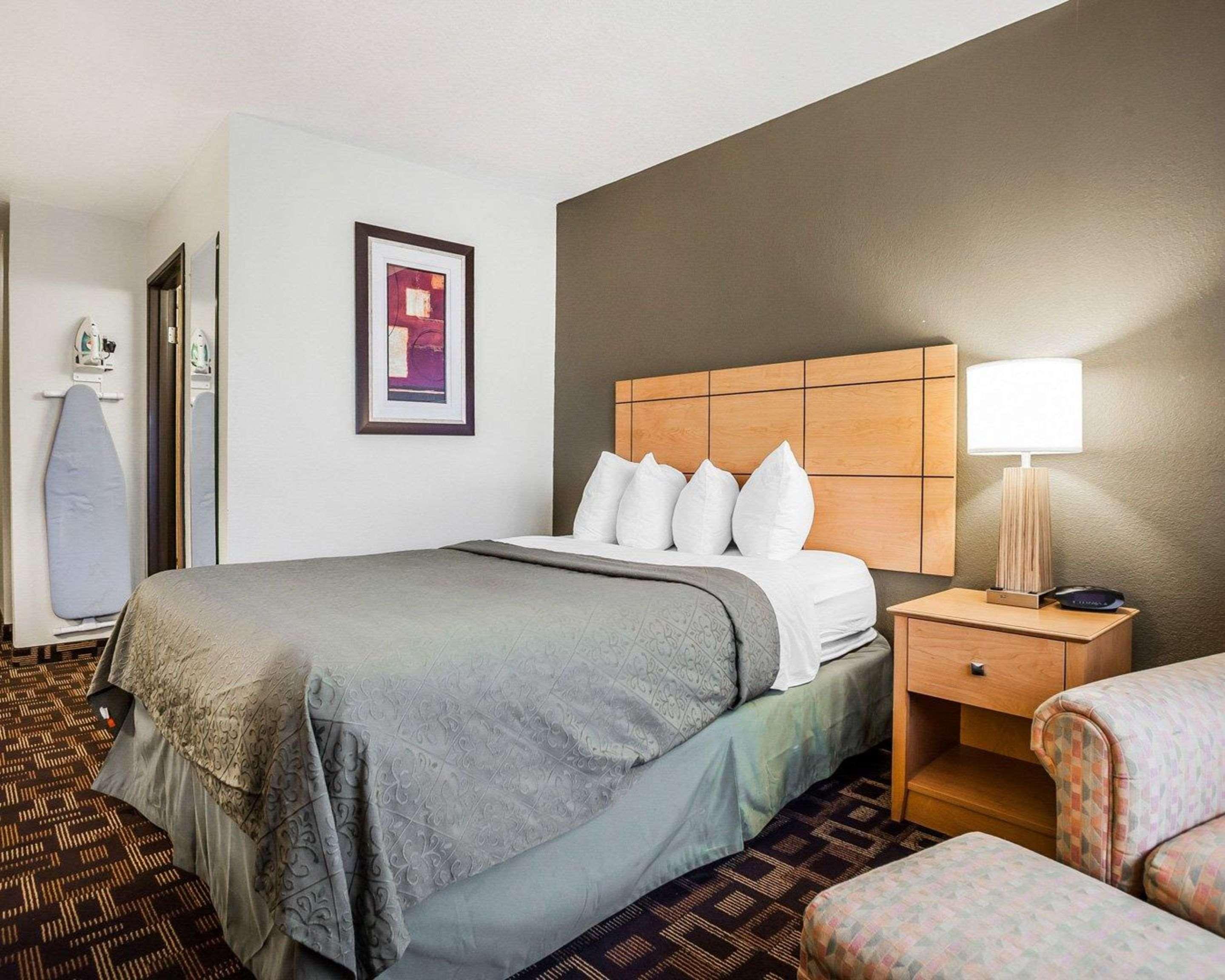 Quality Inn & Suites Des Moines Airport Екстериор снимка