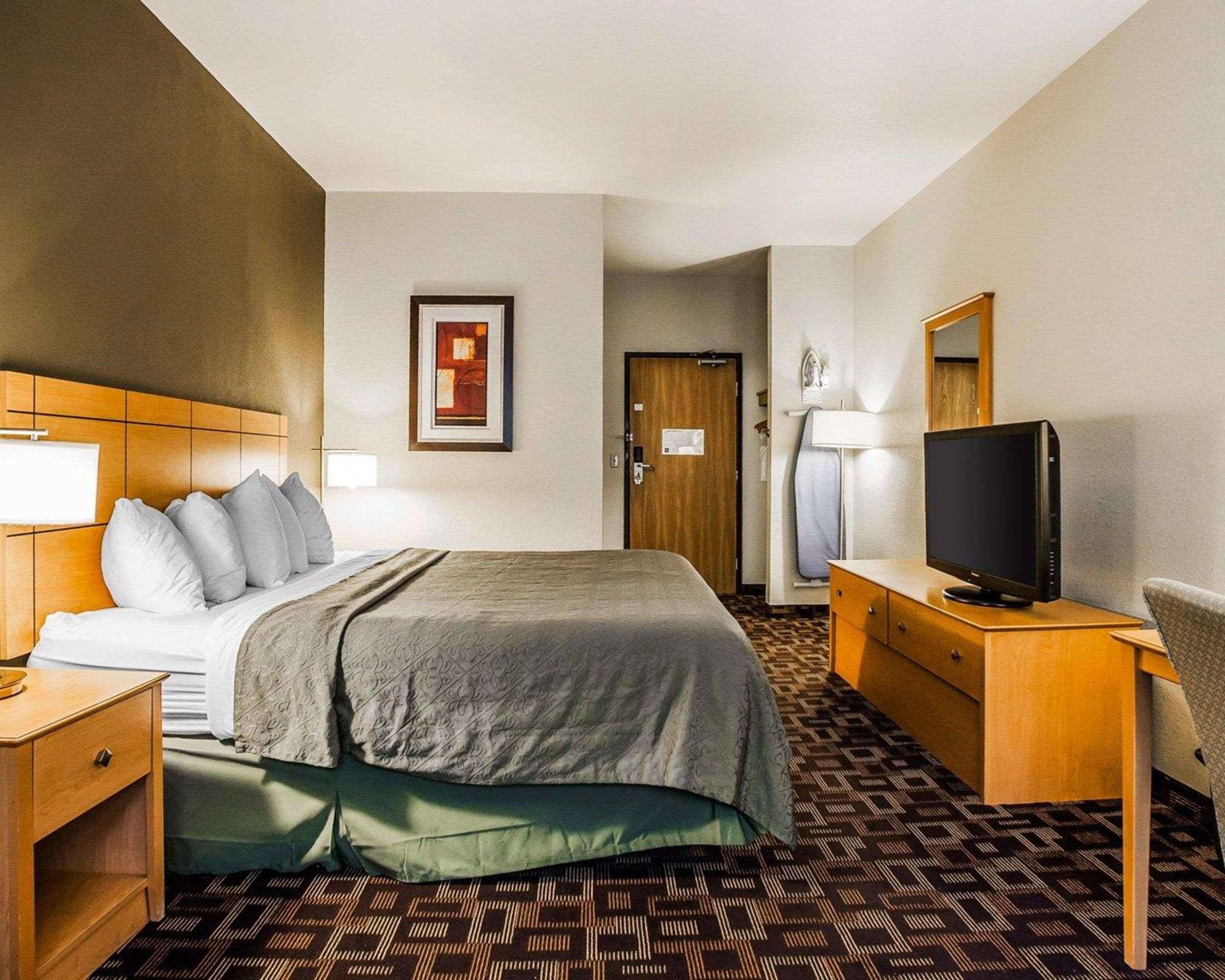Quality Inn & Suites Des Moines Airport Екстериор снимка