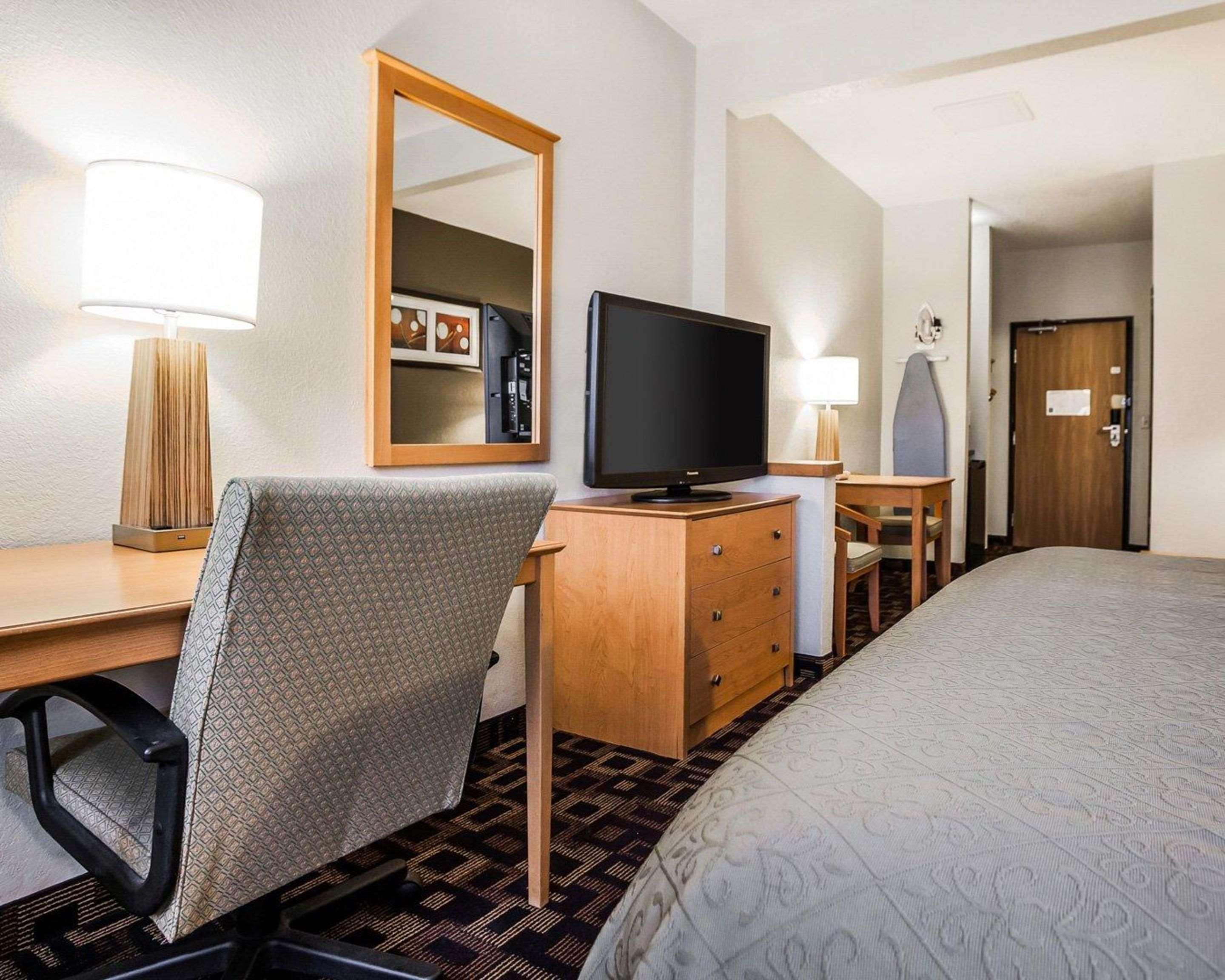 Quality Inn & Suites Des Moines Airport Екстериор снимка