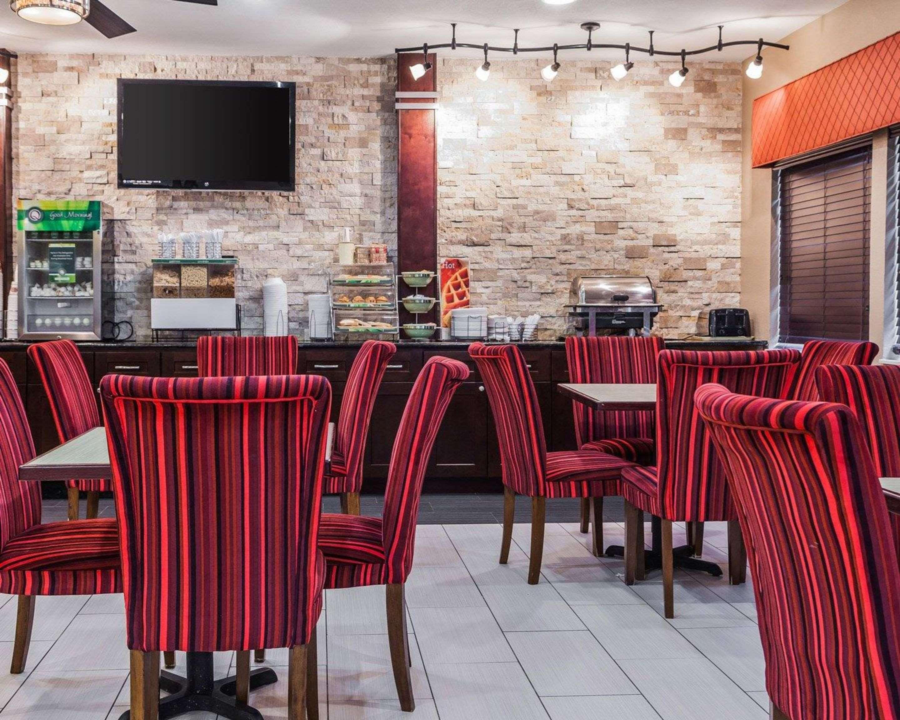 Quality Inn & Suites Des Moines Airport Екстериор снимка