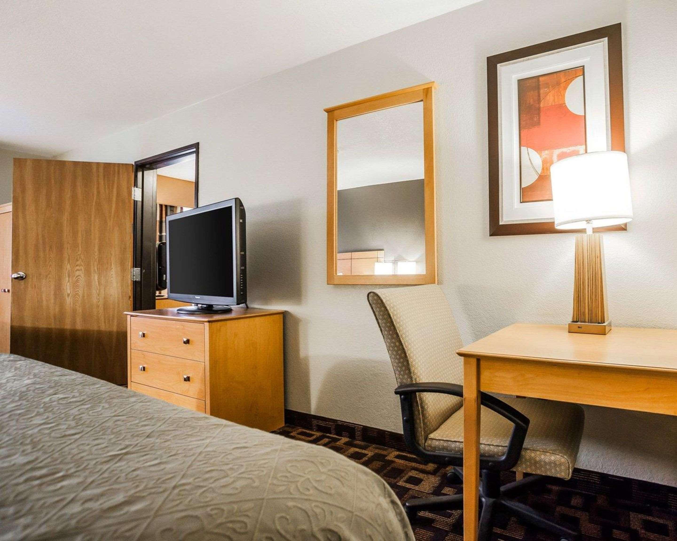 Quality Inn & Suites Des Moines Airport Екстериор снимка