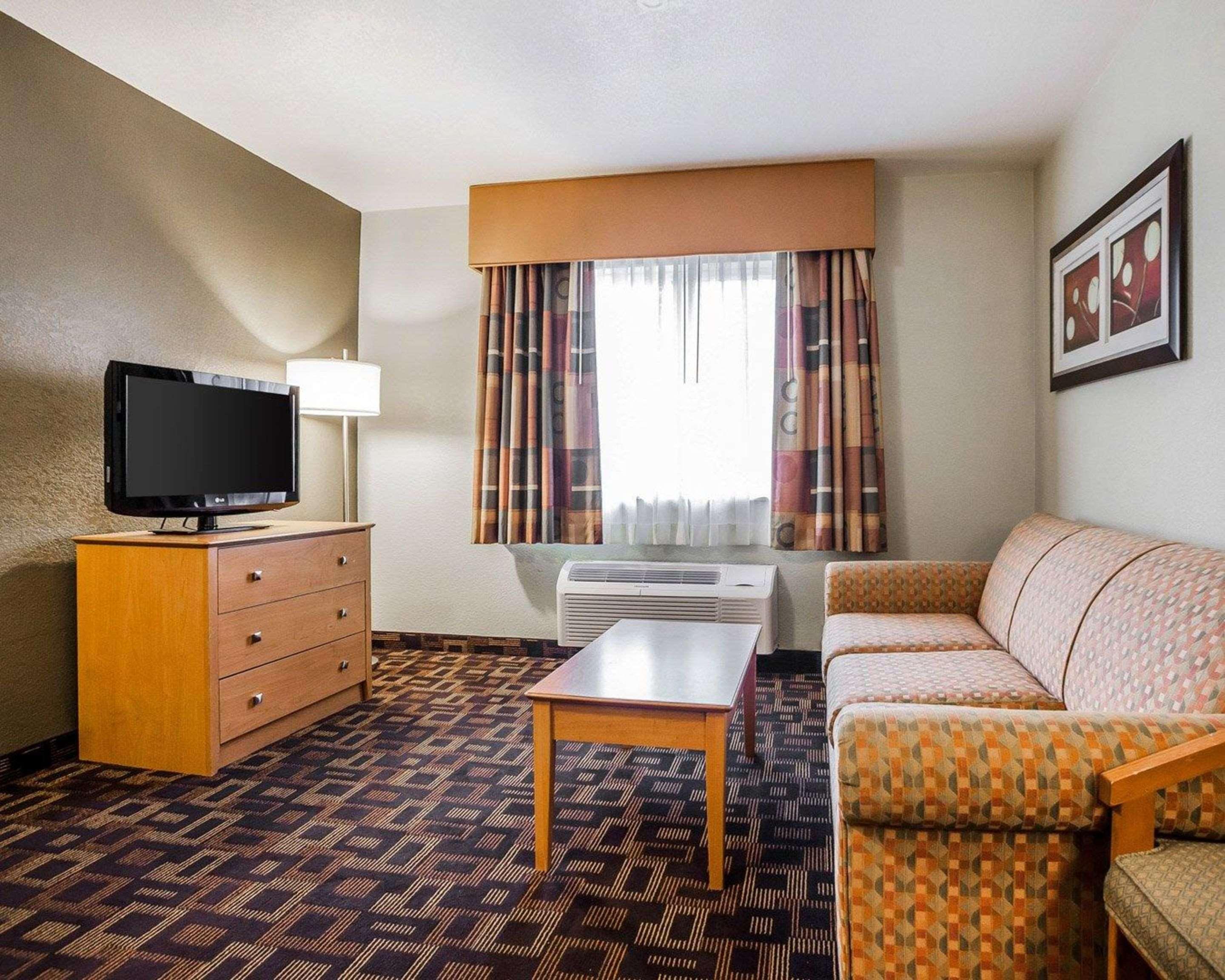 Quality Inn & Suites Des Moines Airport Екстериор снимка