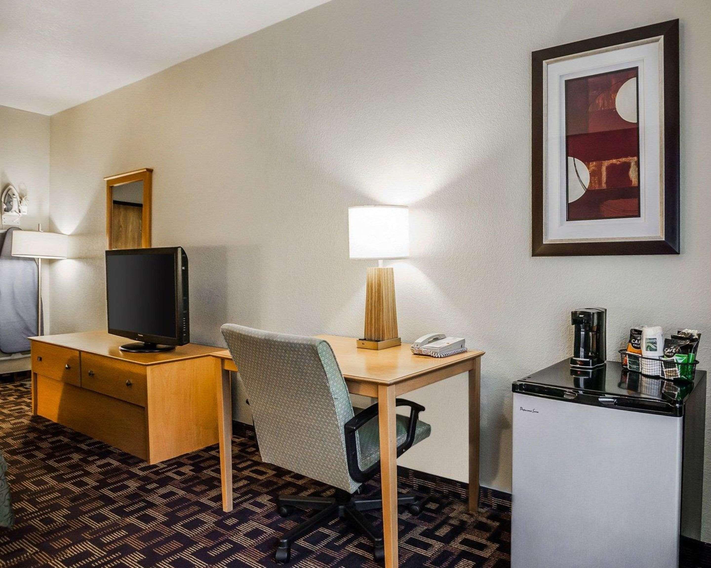 Quality Inn & Suites Des Moines Airport Екстериор снимка