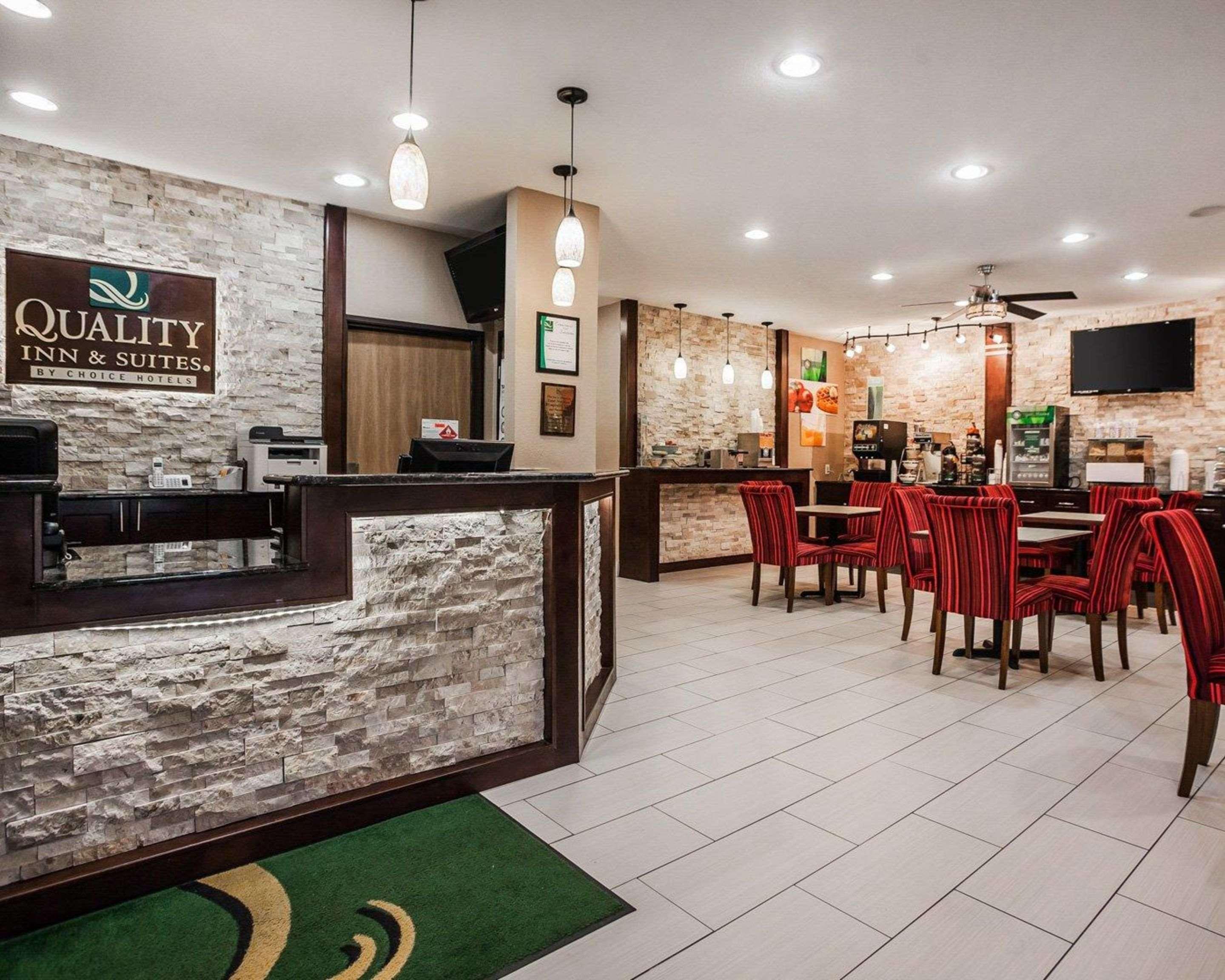 Quality Inn & Suites Des Moines Airport Екстериор снимка