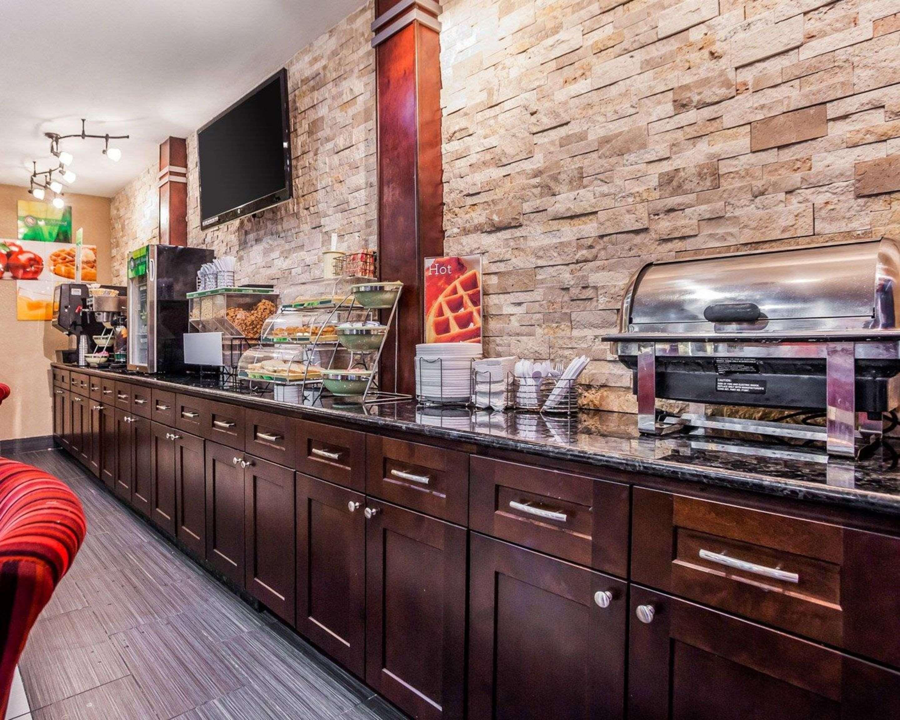 Quality Inn & Suites Des Moines Airport Екстериор снимка