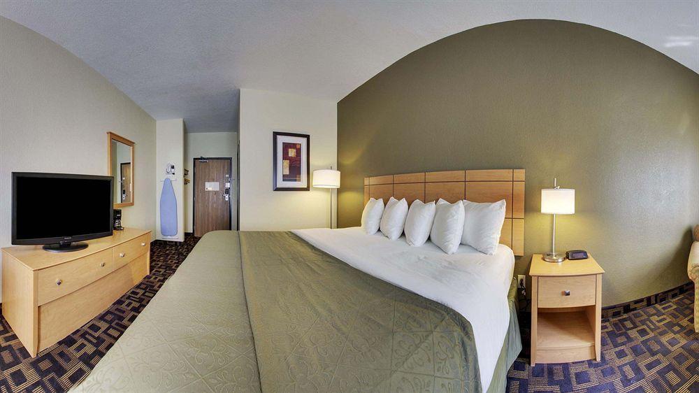 Quality Inn & Suites Des Moines Airport Екстериор снимка