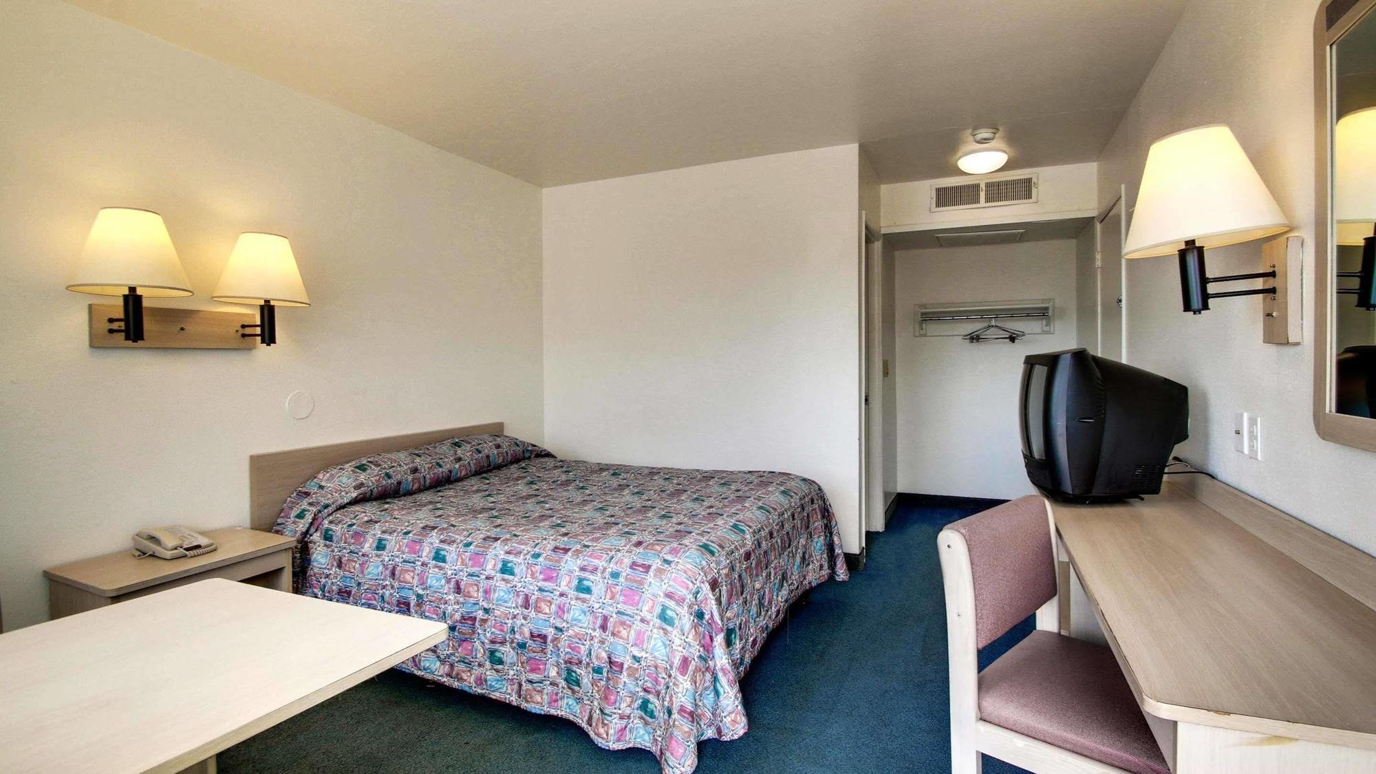 Quality Inn & Suites Des Moines Airport Екстериор снимка