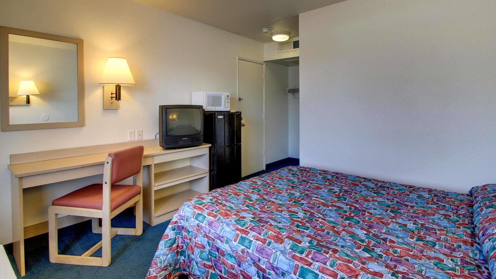 Quality Inn & Suites Des Moines Airport Екстериор снимка